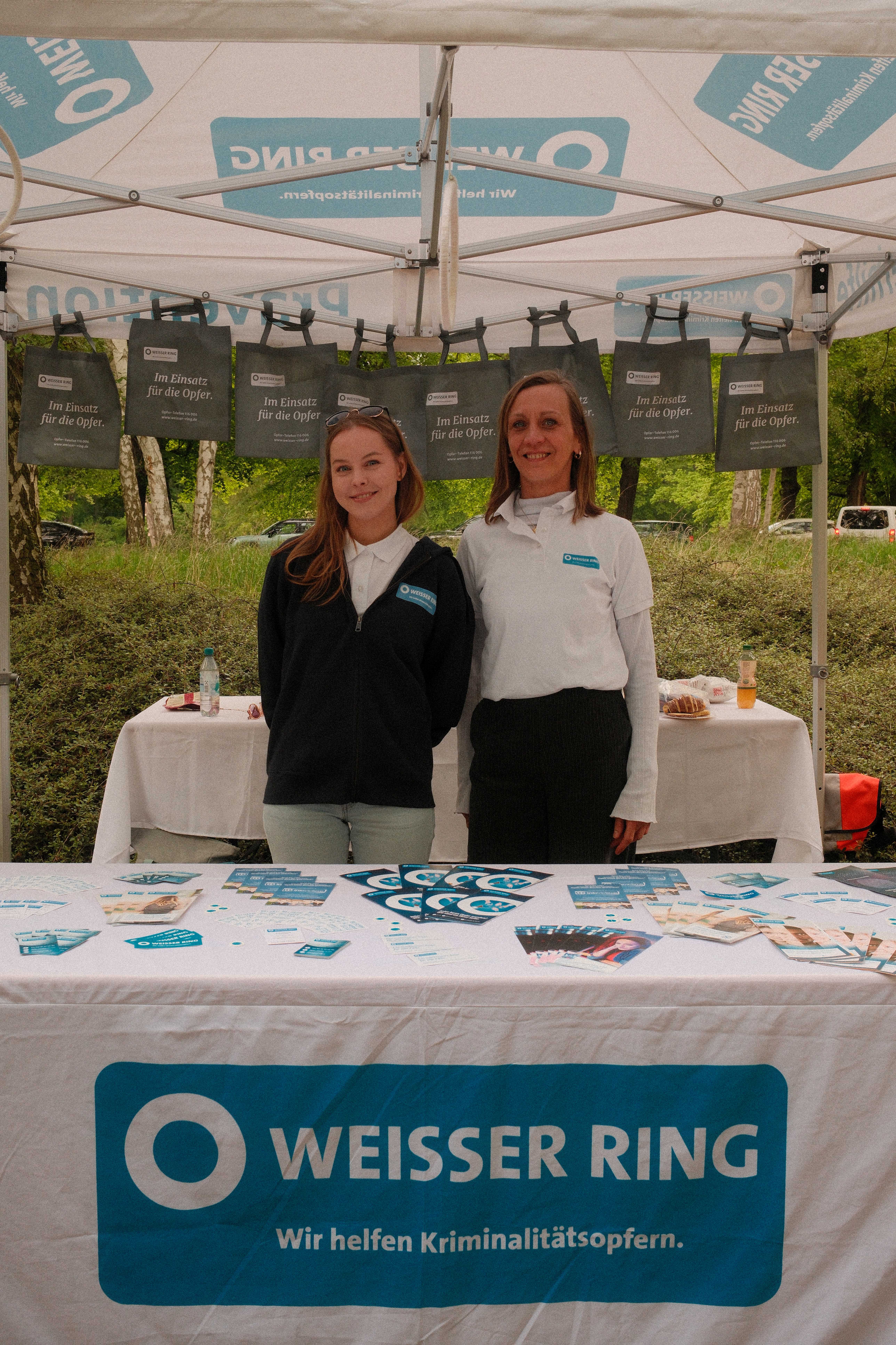 Der Stand des WEISSEN RING beim Leipziger Frauenlauf