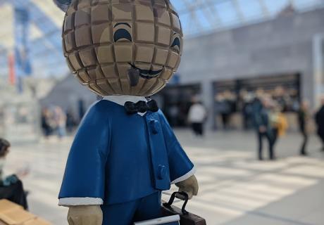 Spendenübergabe auf der Leipziger Buchmesse