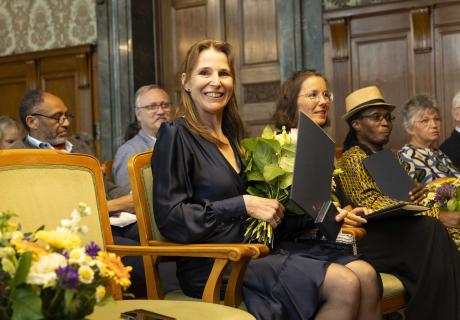 Mitarbeiterin Susi Kirsten bei der Preisverleihung der Leipziger Ehrennadel